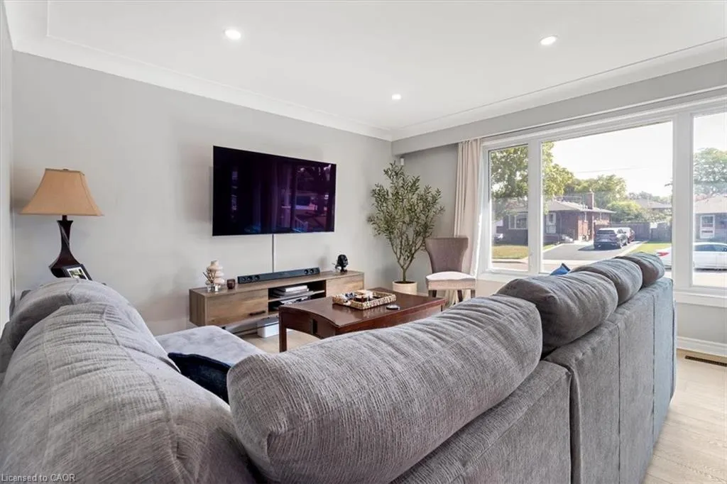 161 Hoover Crescent, #MAIN