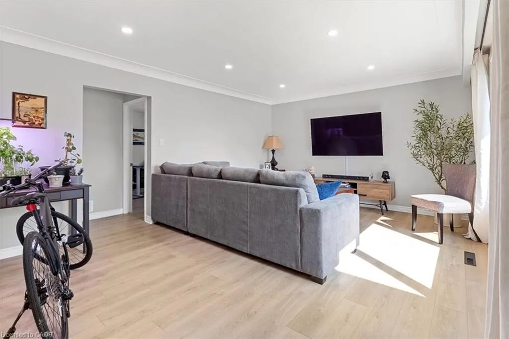 161 Hoover Crescent, #MAIN
