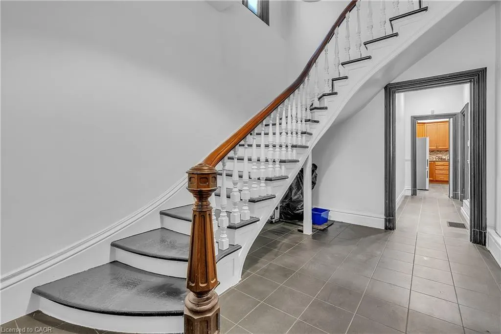 203 Macnab Street S, #2nd