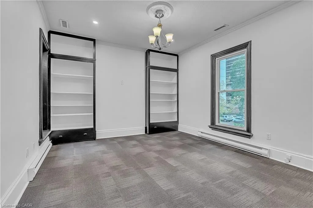 203 Macnab Street S, #2nd