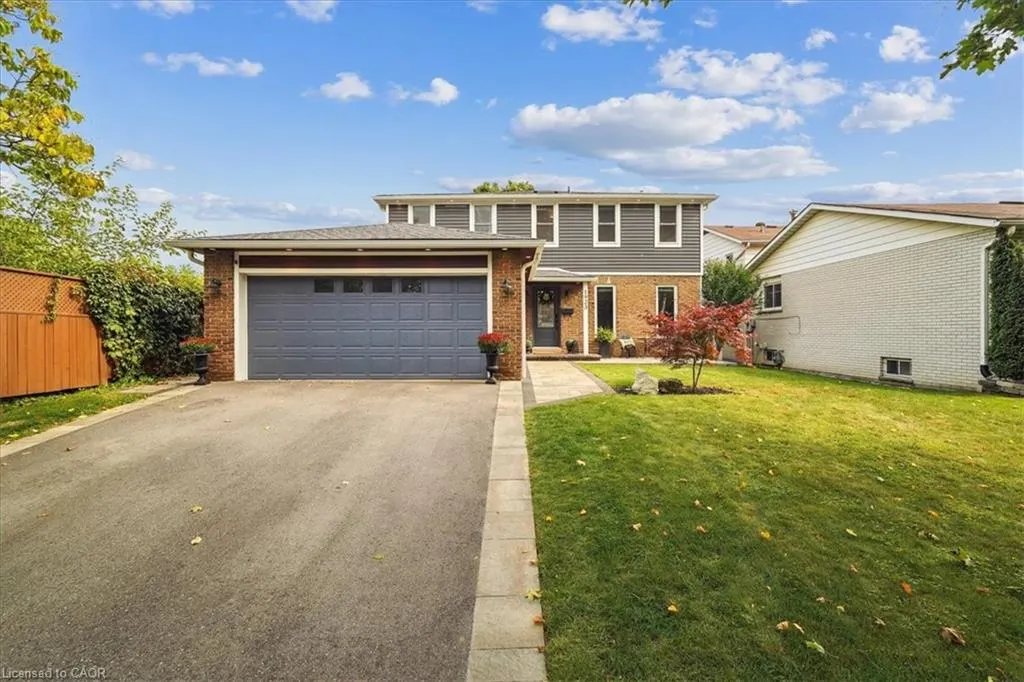 1923 Steepbank Crescent