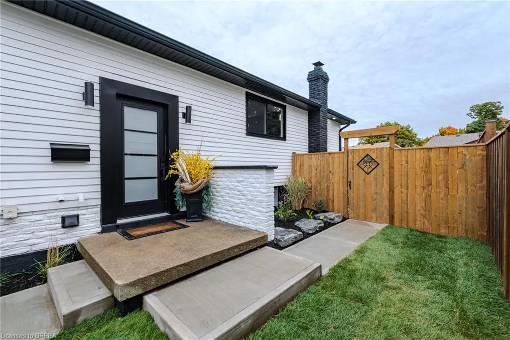 10 Uplands Drive