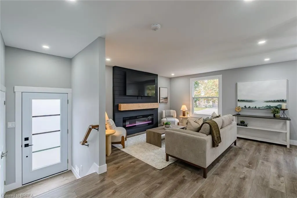 10 Uplands Drive
