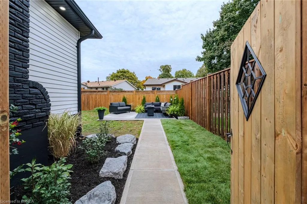 10 Uplands Drive