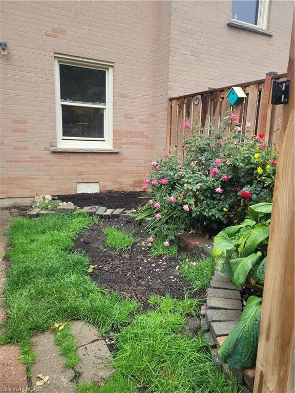 27 Queenston Drive