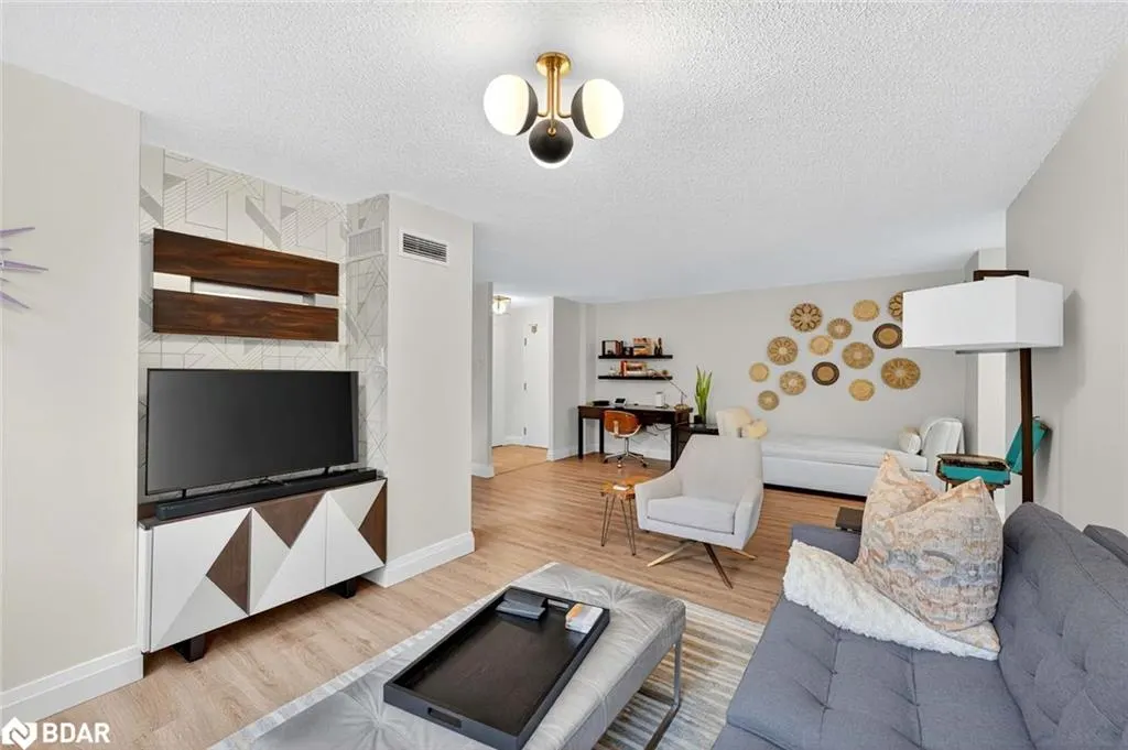 3695 Kaneff Crescent, #102