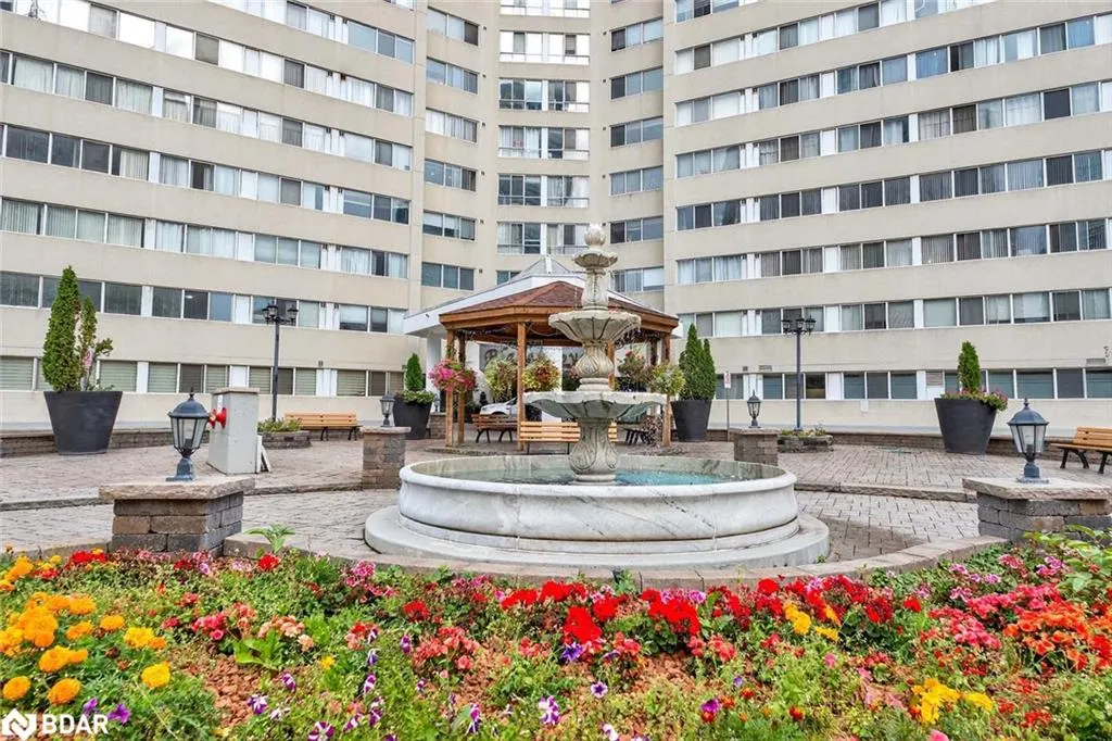 3695 Kaneff Crescent, #102