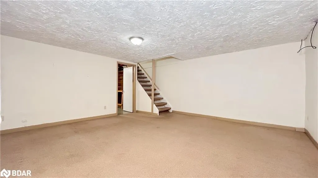 160 Jansen Avenue, #32