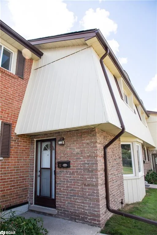 160 Jansen Avenue, #32