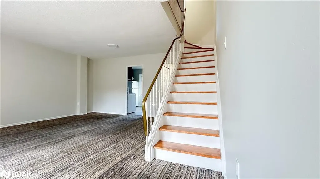 160 Jansen Avenue, #32