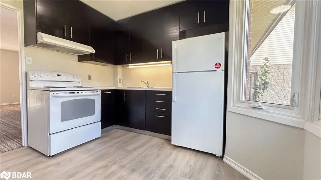 160 Jansen Avenue, #32