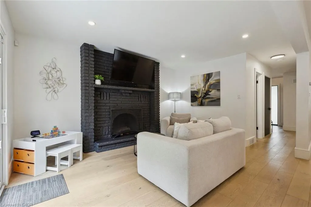 77 Imperial Road N