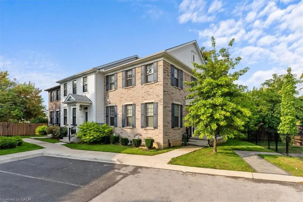 7 Aspen Common