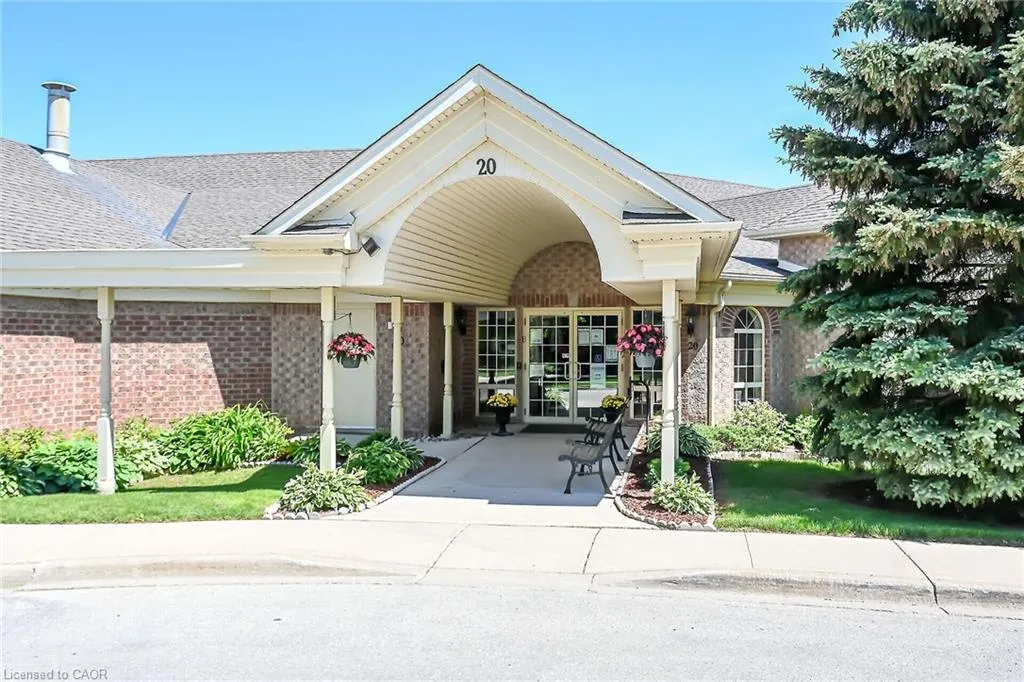 52 Twentyplace Boulevard, #28