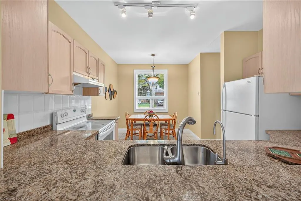 52 Twentyplace Boulevard, #28