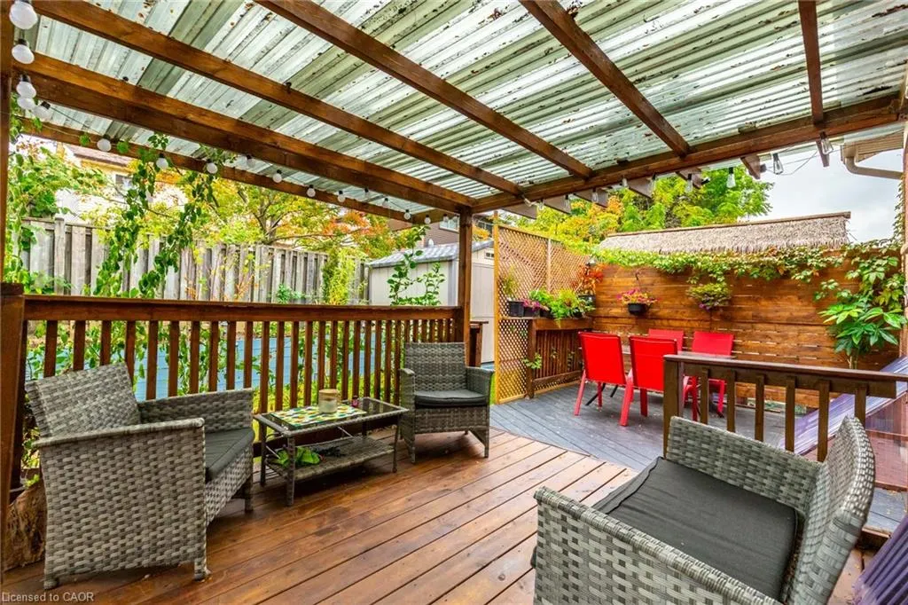 5 Twinoaks Crescent