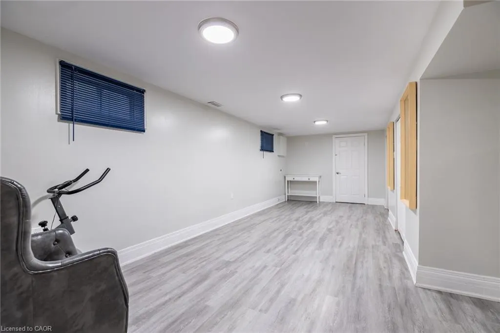 5 Twinoaks Crescent