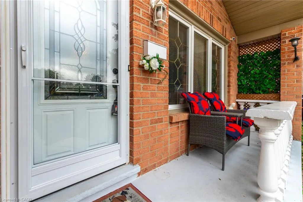 5 Twinoaks Crescent