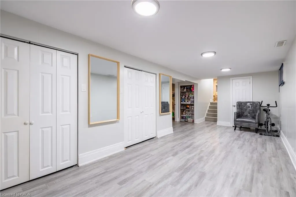 5 Twinoaks Crescent