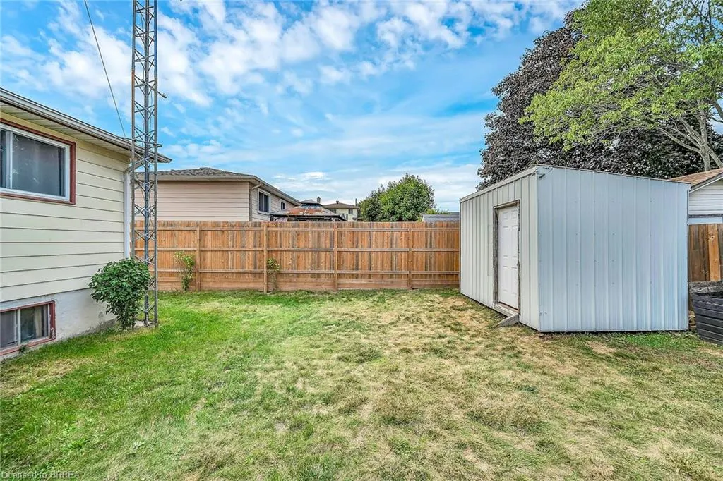 8 Maple Crescent