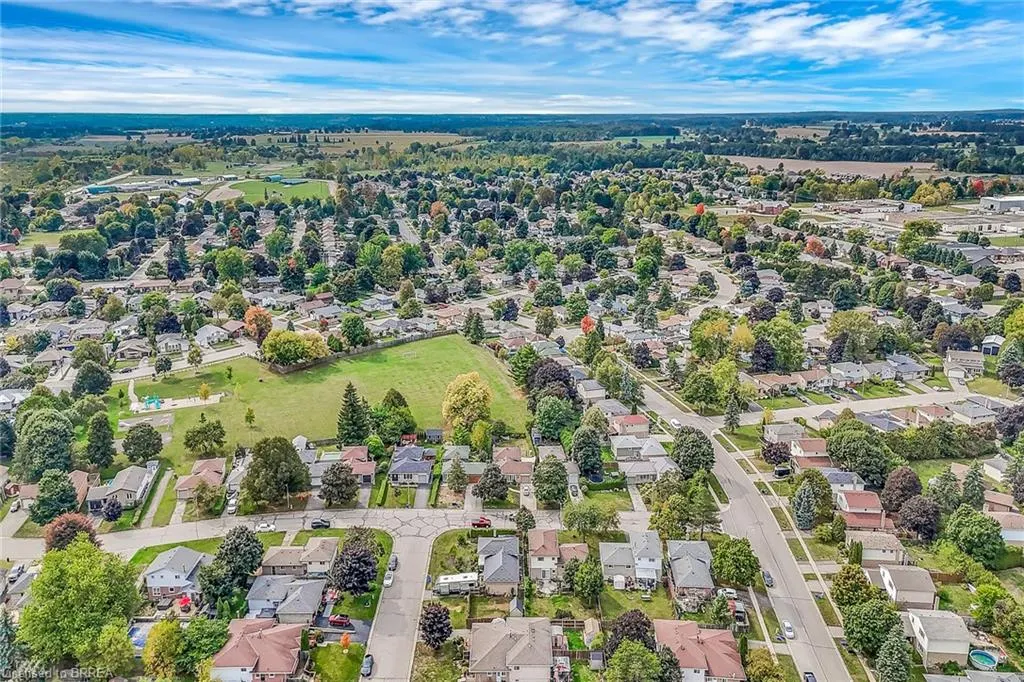 8 Maple Crescent