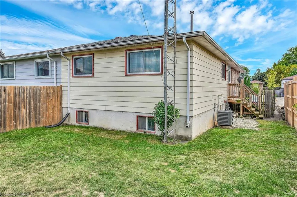 8 Maple Crescent