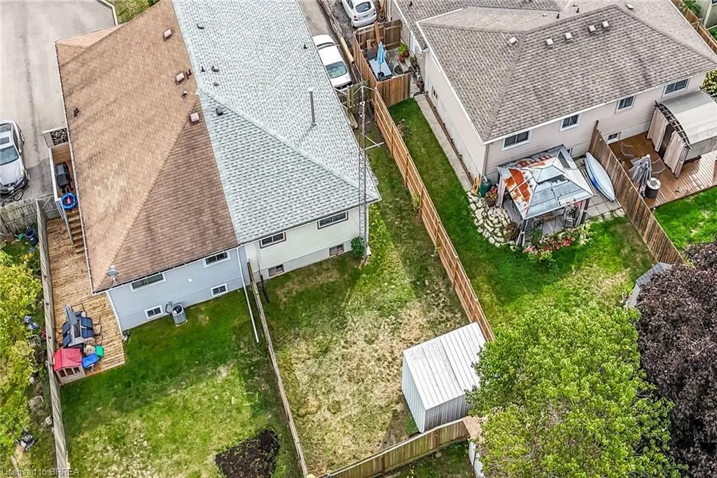 8 Maple Crescent