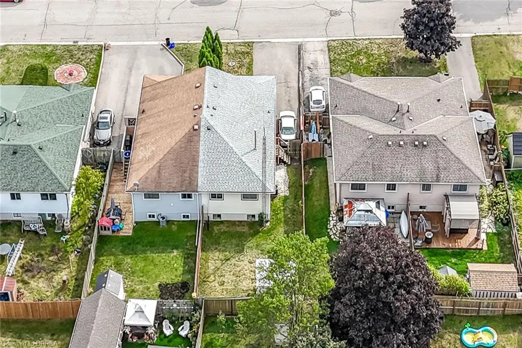 8 Maple Crescent