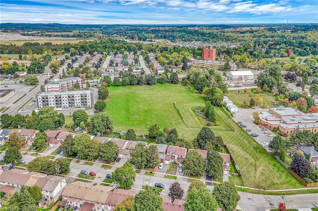 8 Maple Crescent