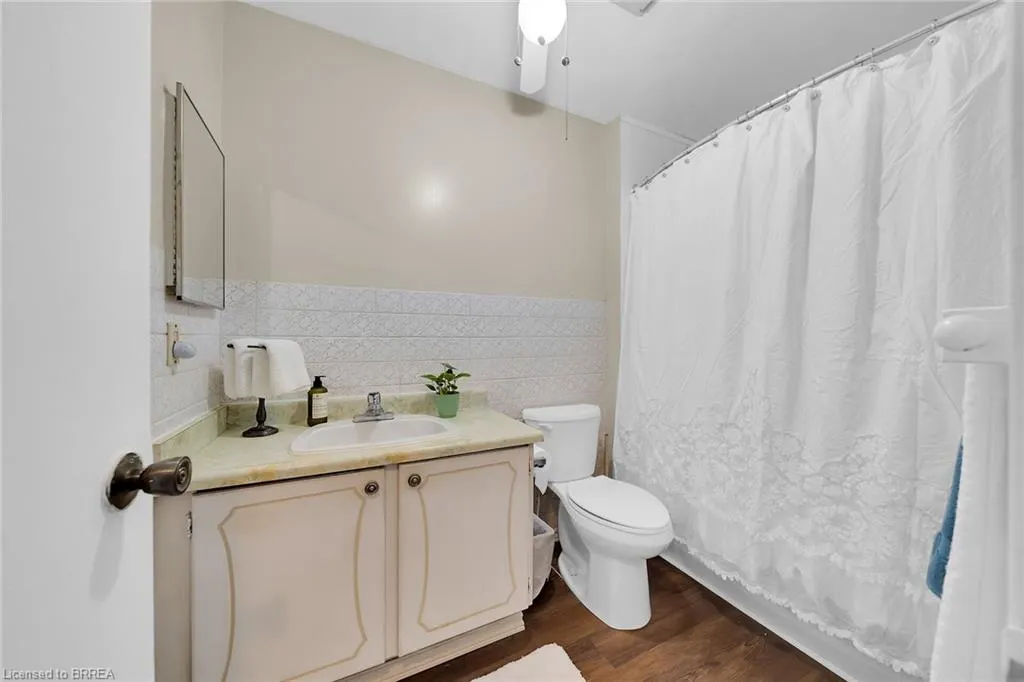8 Maple Crescent