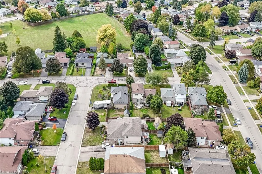 8 Maple Crescent