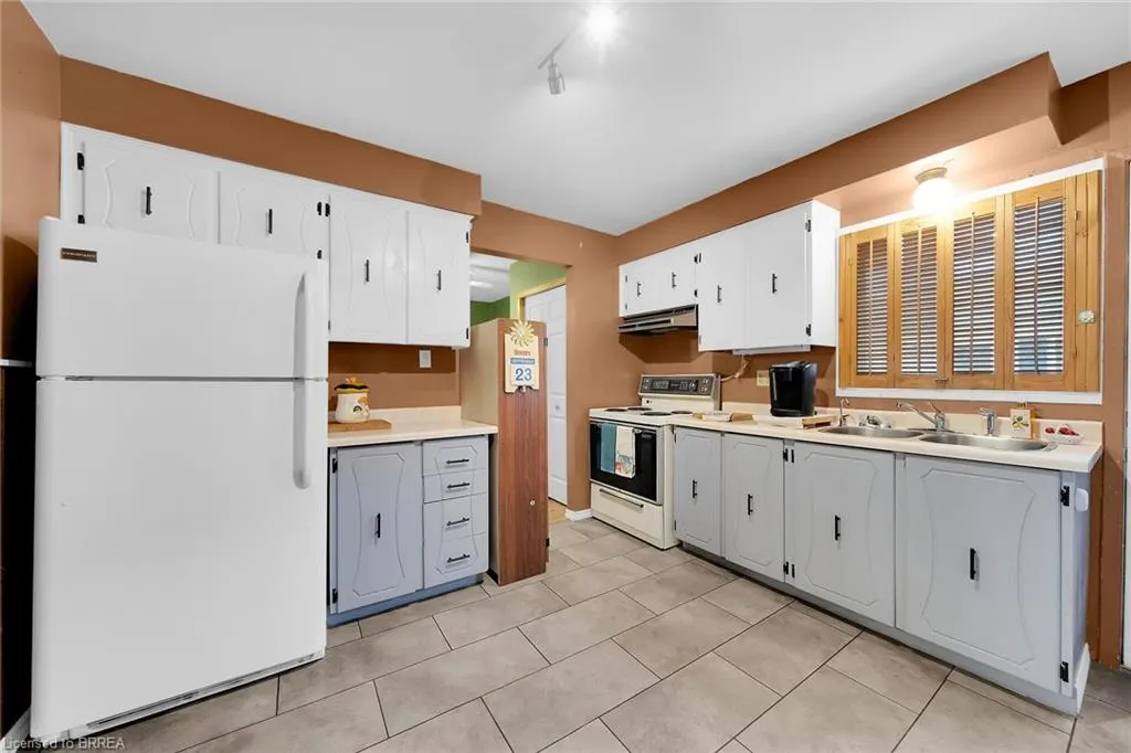 8 Maple Crescent