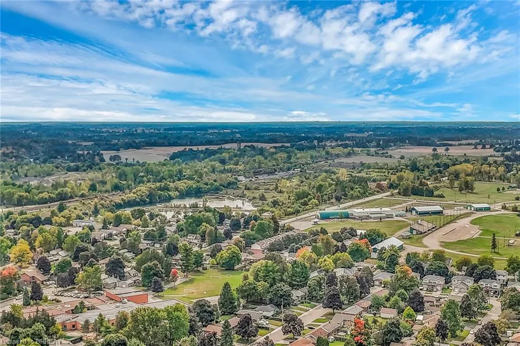 8 Maple Crescent