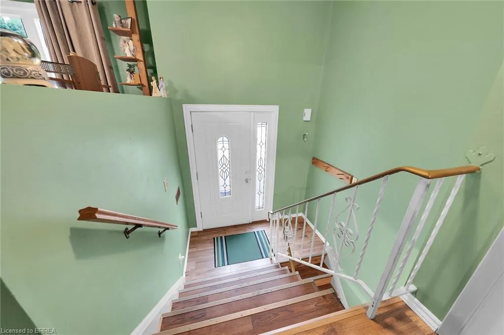 8 Maple Crescent