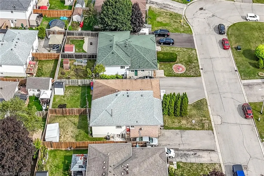 8 Maple Crescent