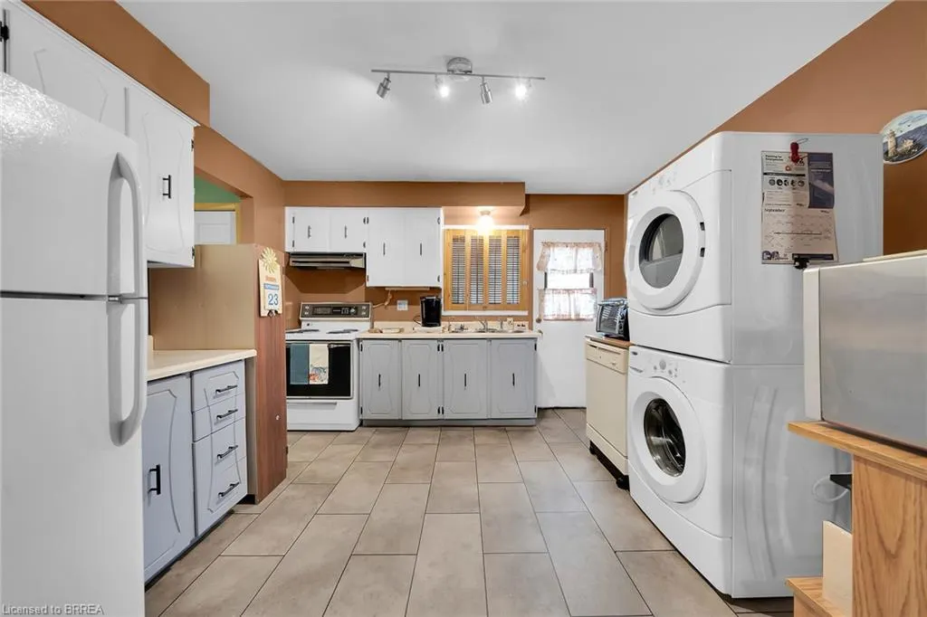 8 Maple Crescent