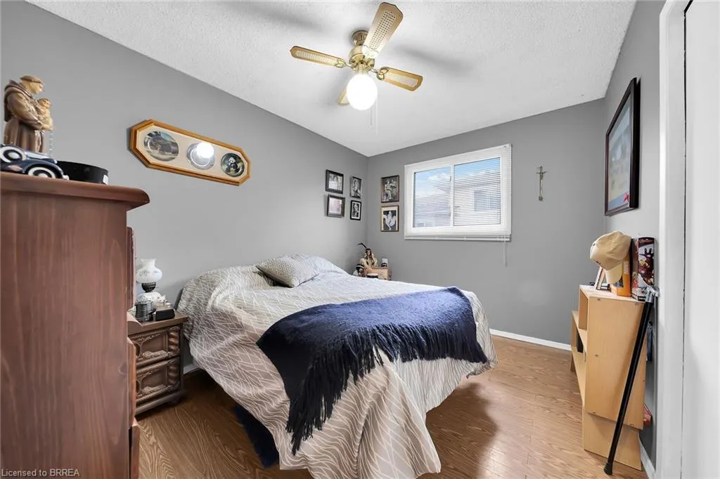 8 Maple Crescent