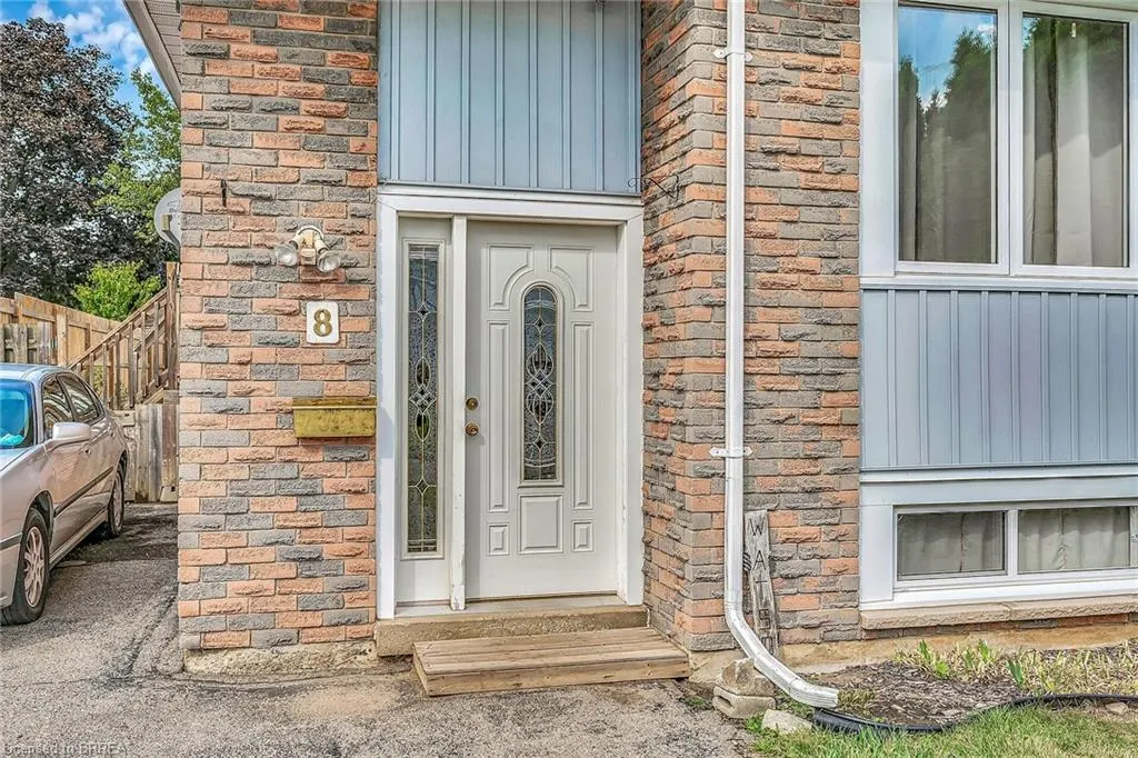8 Maple Crescent