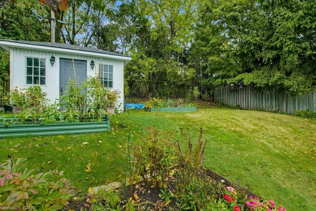 54 Leslie Avenue