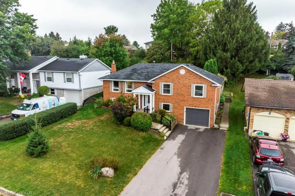 54 Leslie Avenue