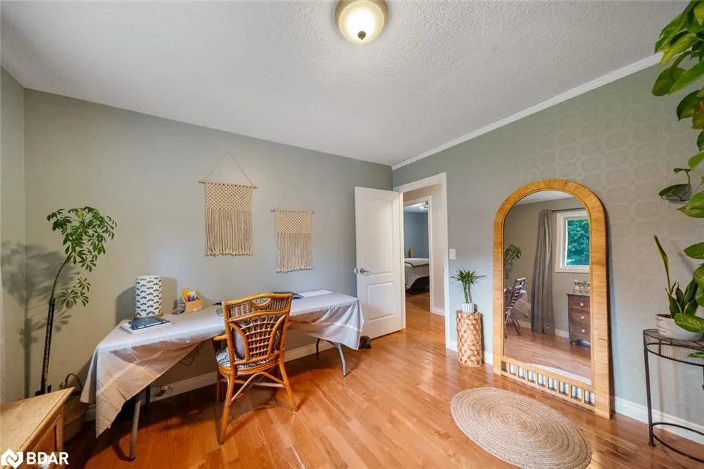 15 Mundy Avenue