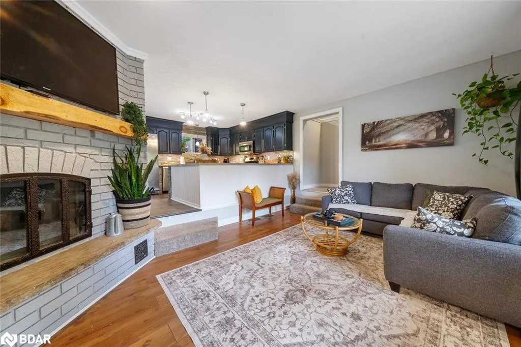 15 Mundy Avenue