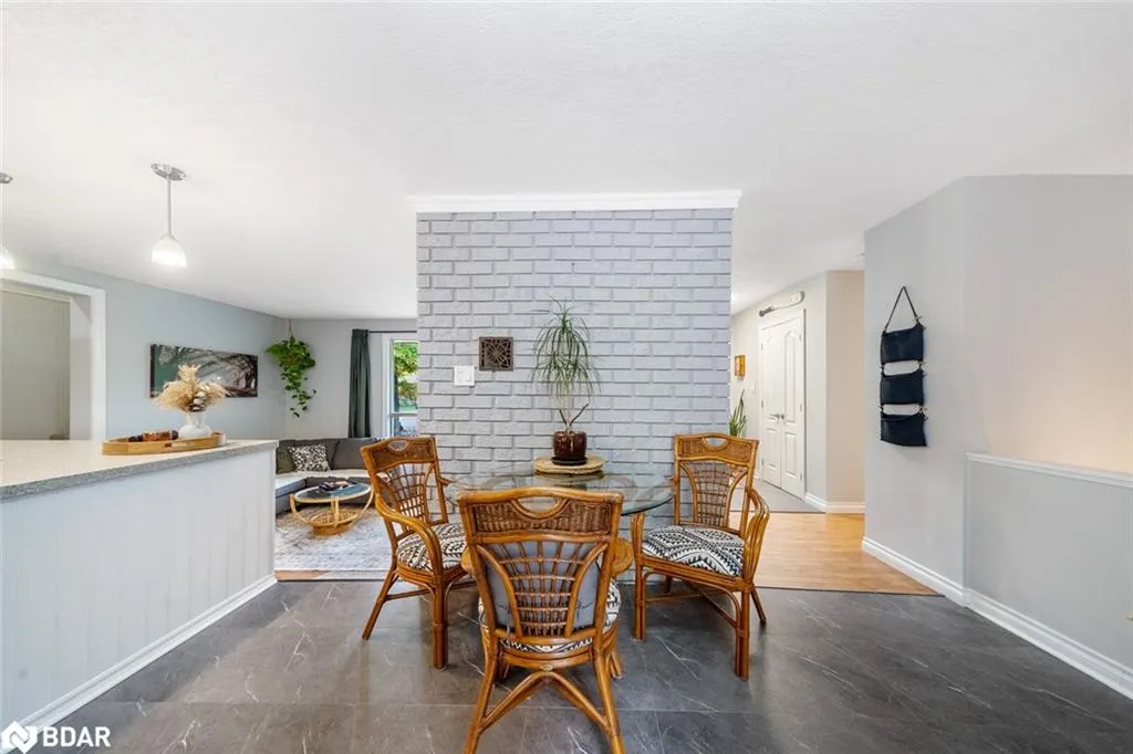 15 Mundy Avenue