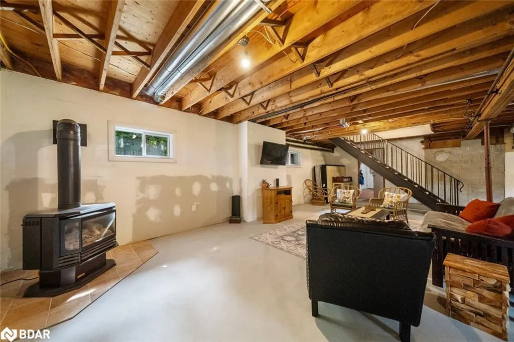 15 Mundy Avenue