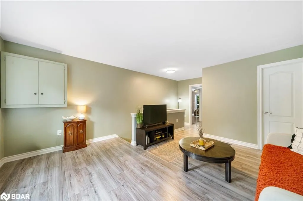 15 Mundy Avenue