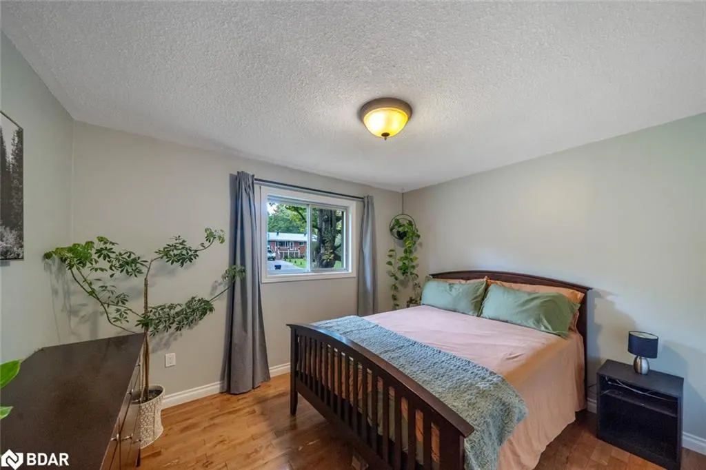 15 Mundy Avenue