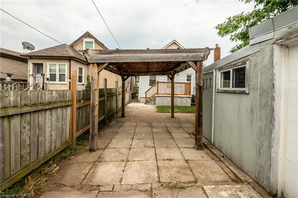 390 Paling Avenue