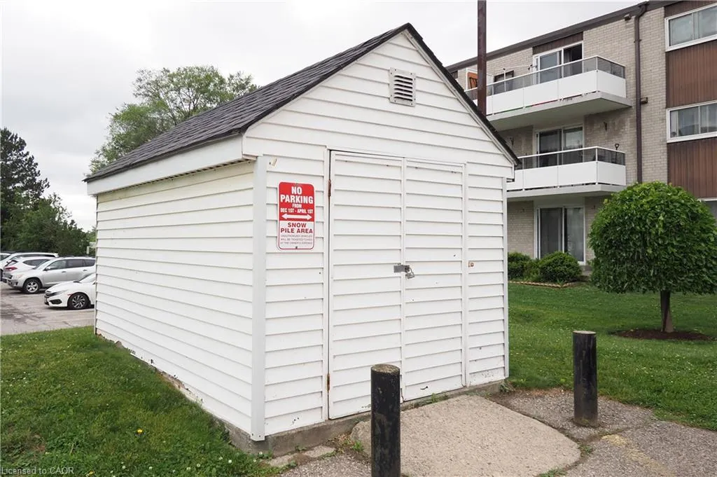 6 Walton Avenue, #206