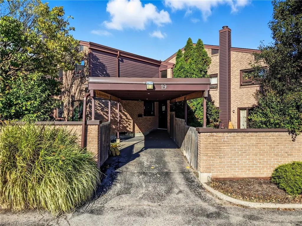 28 Underhill Crescent, #19