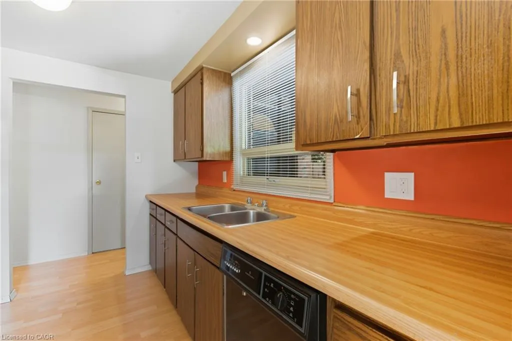 28 Underhill Crescent, #19